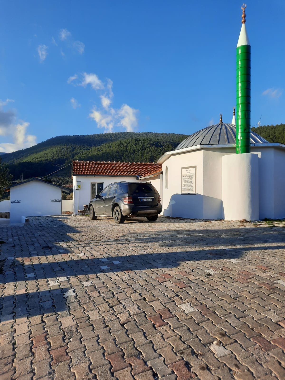 Ahmet Manisa Mescidi, yeşil minaresiyle